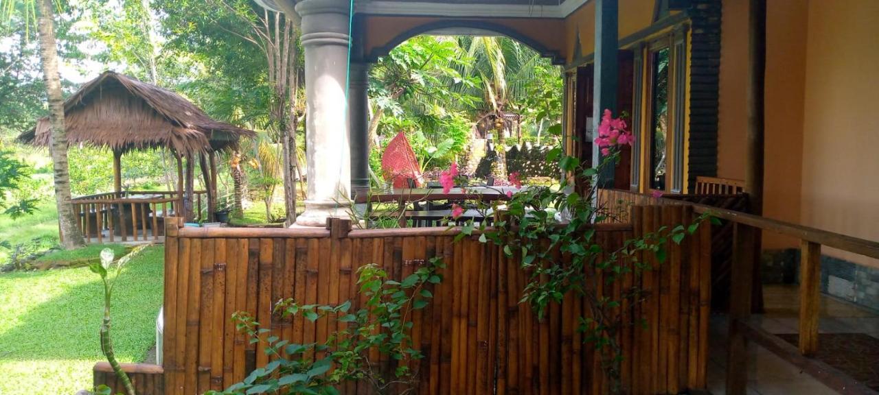 Sumatra Cheeky Monkeys Hotel Bukit Lawang Exterior photo