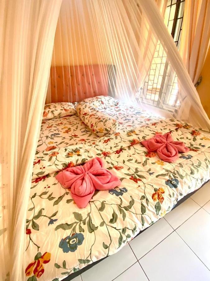 Sumatra Cheeky Monkeys Hotel Bukit Lawang Exterior photo