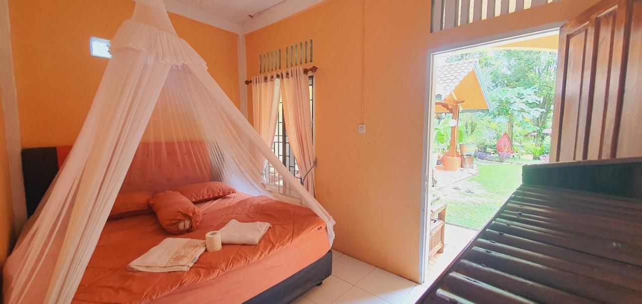 Sumatra Cheeky Monkeys Hotel Bukit Lawang Exterior photo