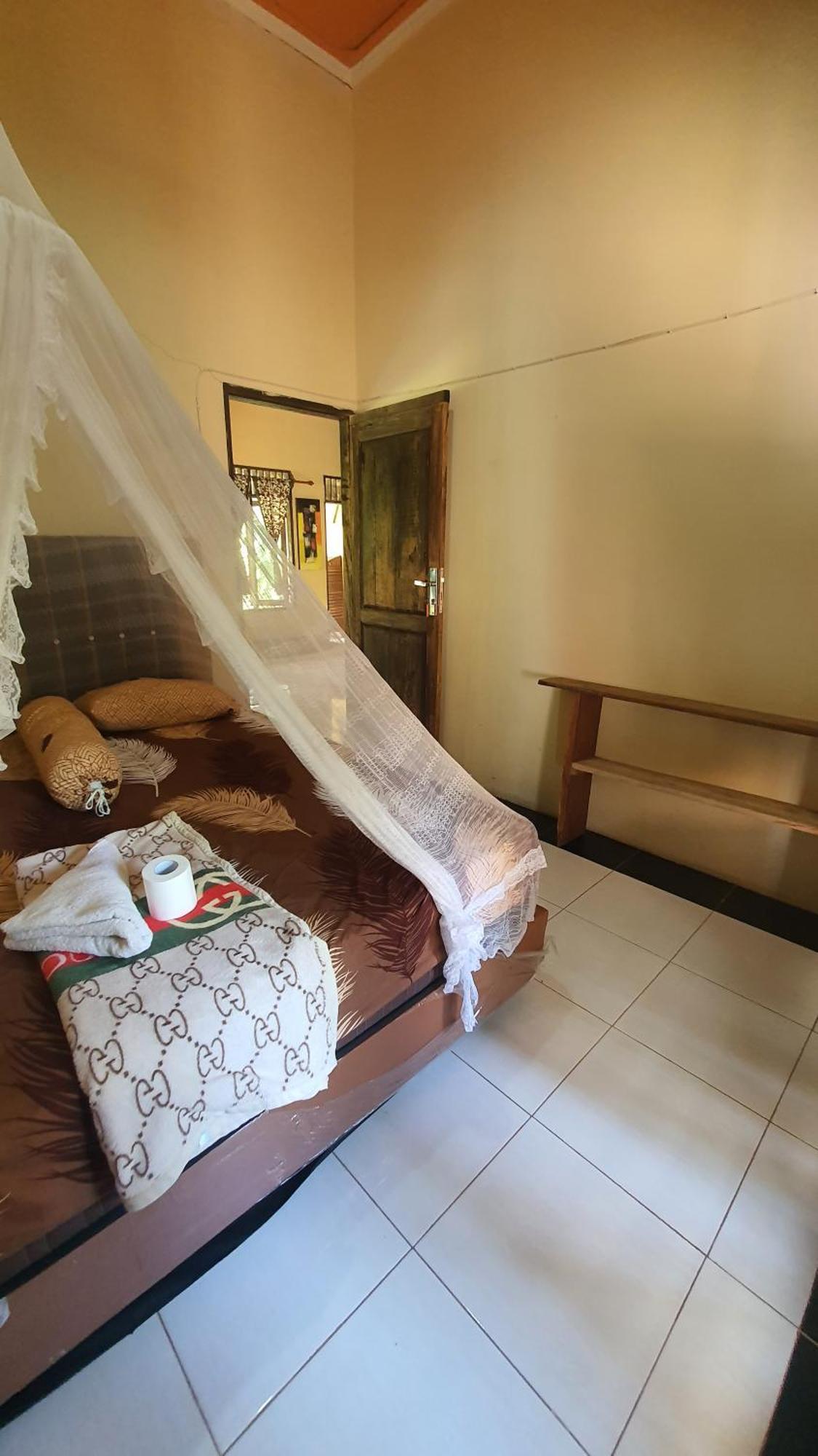 Sumatra Cheeky Monkeys Hotel Bukit Lawang Exterior photo